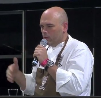 Chef Carlos García. Foto: capturada en Youtube.