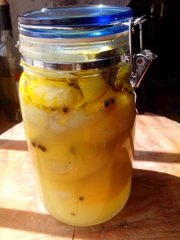 Limones y limas en conserva.